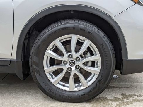 Used 2018 Nissan Rogue SV w/ Premium Package FWD image 12
