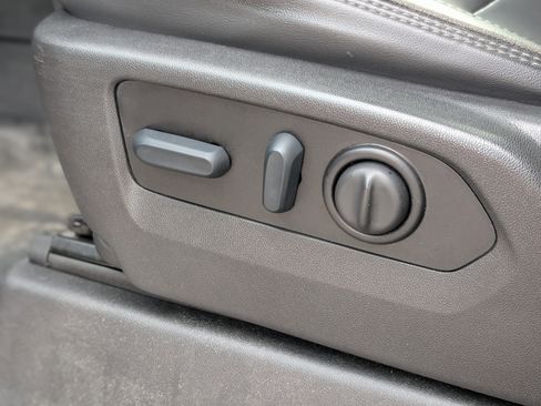 Used 2022 Chevrolet Silverado 1500 High Country image 35