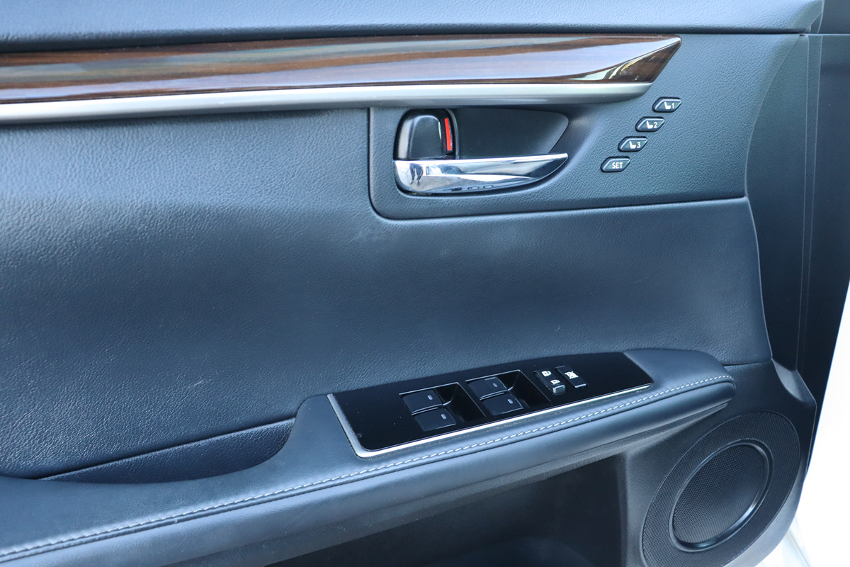 Used 2017 Lexus ES 350 w/ Navigation System Package FWD image 24