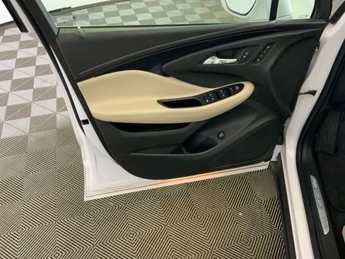 Used 2018 Buick Envision Essence image 25