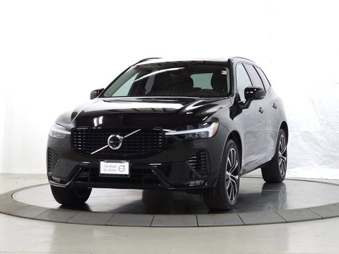 Certified 2025 Volvo XC60 B5 Plus AWD/4WD image 3