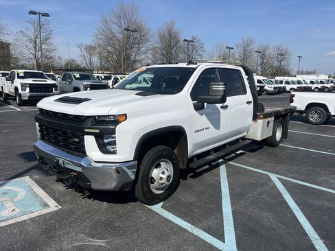 Used 2021 Chevrolet Silverado 3500 W/T w/ WT Convenience Package AWD/4WD image 3