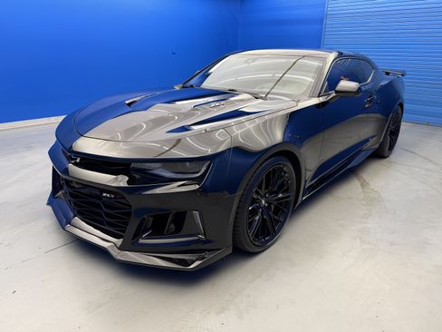 Used 2019 Chevrolet Camaro ZL1 RWD image 4