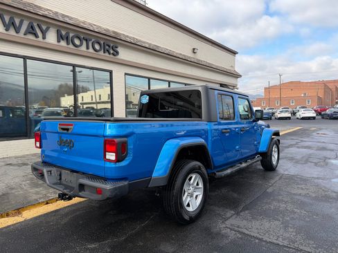 Used 2022 Jeep Gladiator Sport image 3