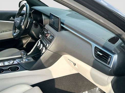 Used 2023 Genesis G70 2.0T image 26