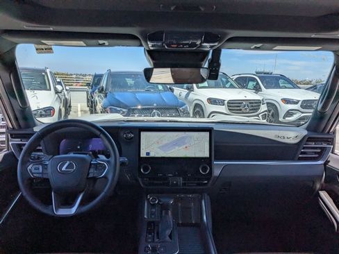 Used 2025 Lexus GX 550 w/ Cold Area Package AWD/4WD image 13