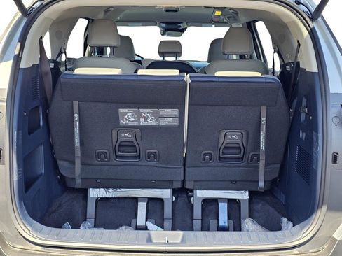 New 2026 Kia Carnival EX FWD image 11