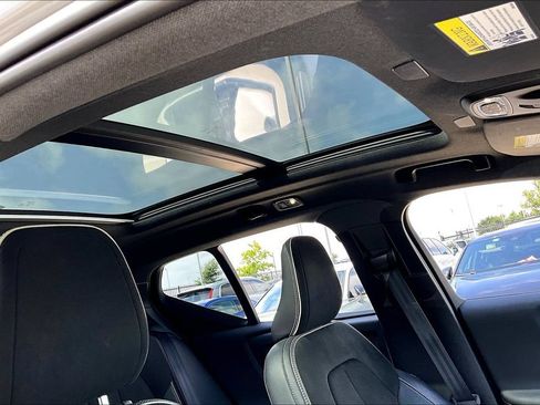 Used 2020 Volvo XC40 T5 R-Design AWD/4WD image 20