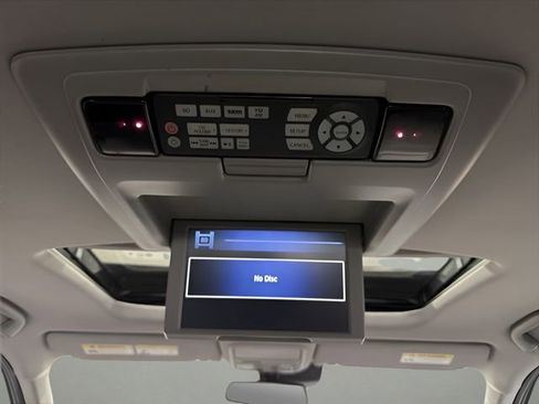 Used 2017 Honda Pilot Touring image 39