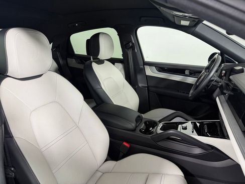 Certified 2025 Porsche Cayenne Coupe AWD/4WD image 16