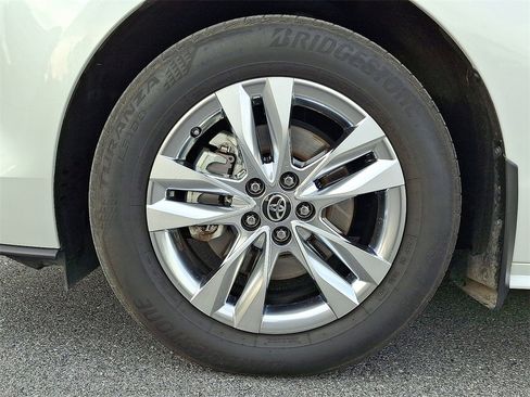 Certified 2024 Toyota Sienna XLE image 8