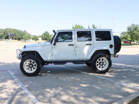 Used 2015 Jeep Wrangler Unlimited Sahara w/ Connectivity Group AWD/4WD image 4