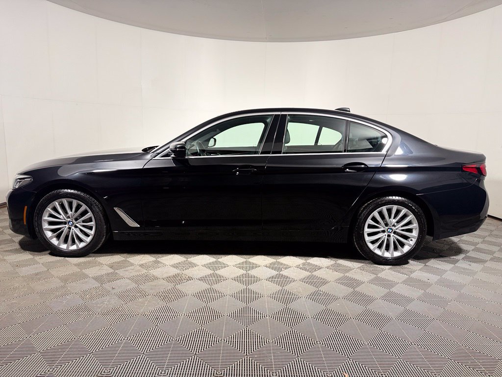 Used 2023 BMW 530i xDrive w/ Premium Package AWD/4WD image 3