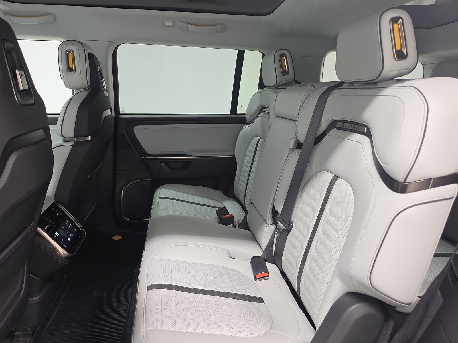 Used 2025 Rivian R1S Adventure Dual AWD/4WD image 21