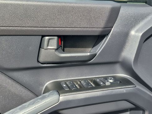 Used 2025 Toyota 4Runner SR5 AWD/4WD image 22