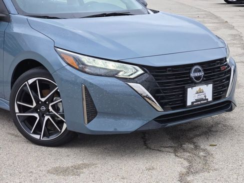 Used 2025 Nissan Sentra SR w/ SR Premium Package image 3