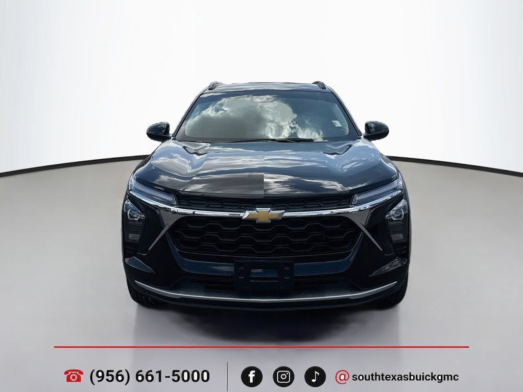 Used 2025 Chevrolet Trax LT w/ Driver Confidence Package FWD image 2