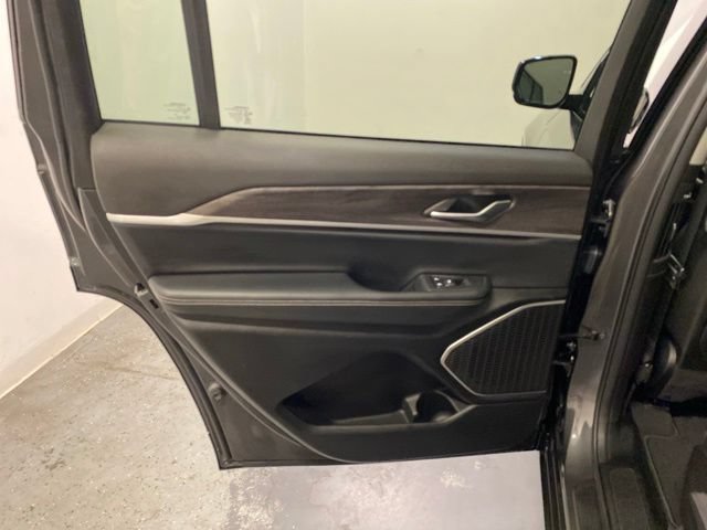 Used 2022 Jeep Grand Cherokee L Limited AWD/4WD image 37