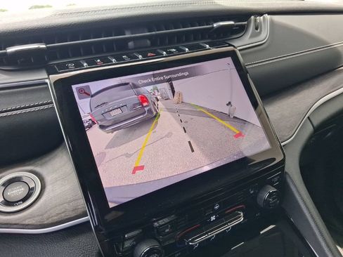 Certified 2023 Jeep Grand Cherokee Limited AWD/4WD image 19