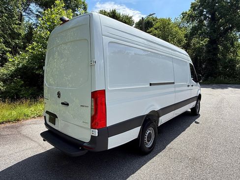 Used 2025 Mercedes-Benz Sprinter 2500 image 9