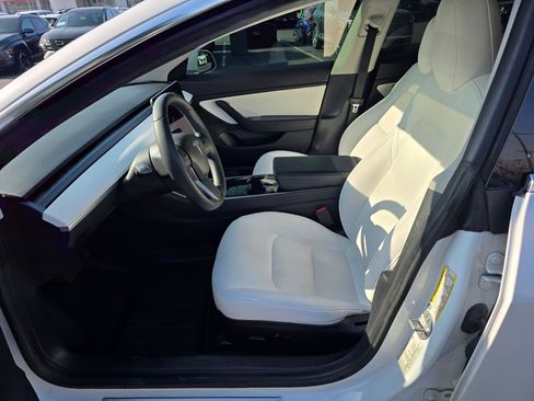 Used 2020 Tesla Model 3 Standard Range Plus image 24