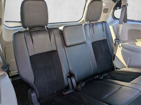 Used 2018 Dodge Grand Caravan SXT FWD image 17