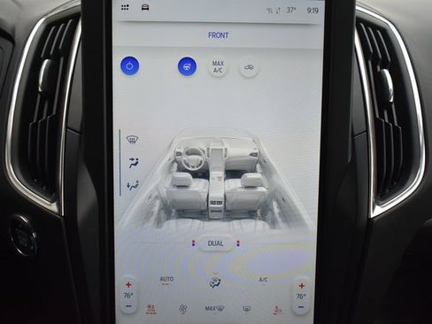 Used 2024 Ford Edge Titanium image 24