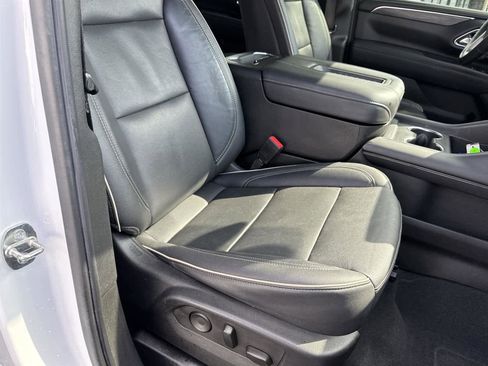 Used 2021 GMC Yukon XL SLT w/ SLT Premium Package image 17