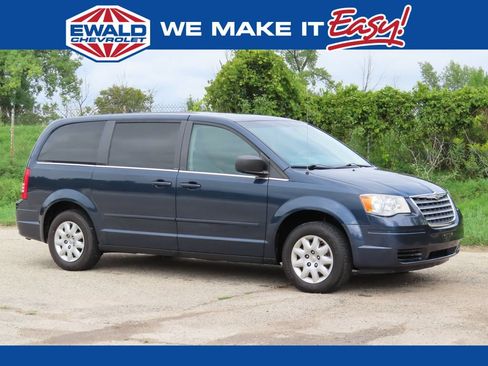 Used 2009 Chrysler Town & Country LX FWD image 1