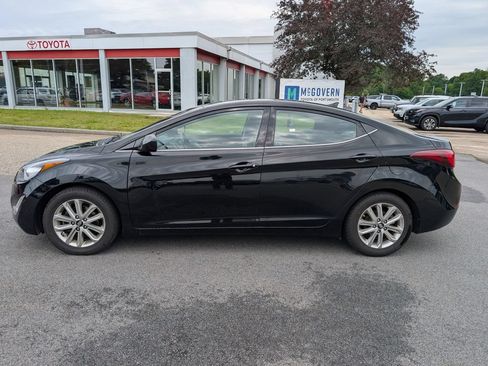 Used 2015 Hyundai Elantra SE w/ Option Group 03 FWD image 2