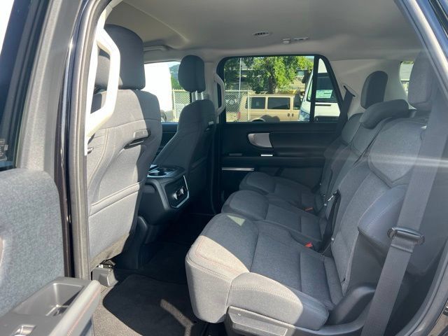 Used 2025 Ford Expedition Active AWD/4WD image 11