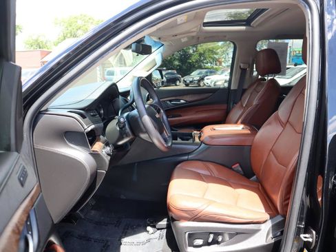 Used 2018 Cadillac Escalade Luxury AWD/4WD image 20