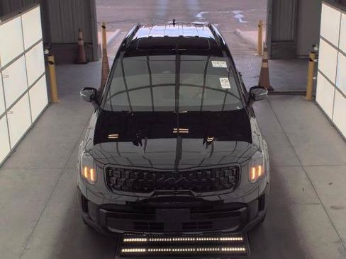 Used 2025 Kia Telluride AWD image 2