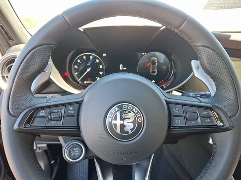 Used 2024 Alfa Romeo Giulia Veloce AWD/4WD image 12