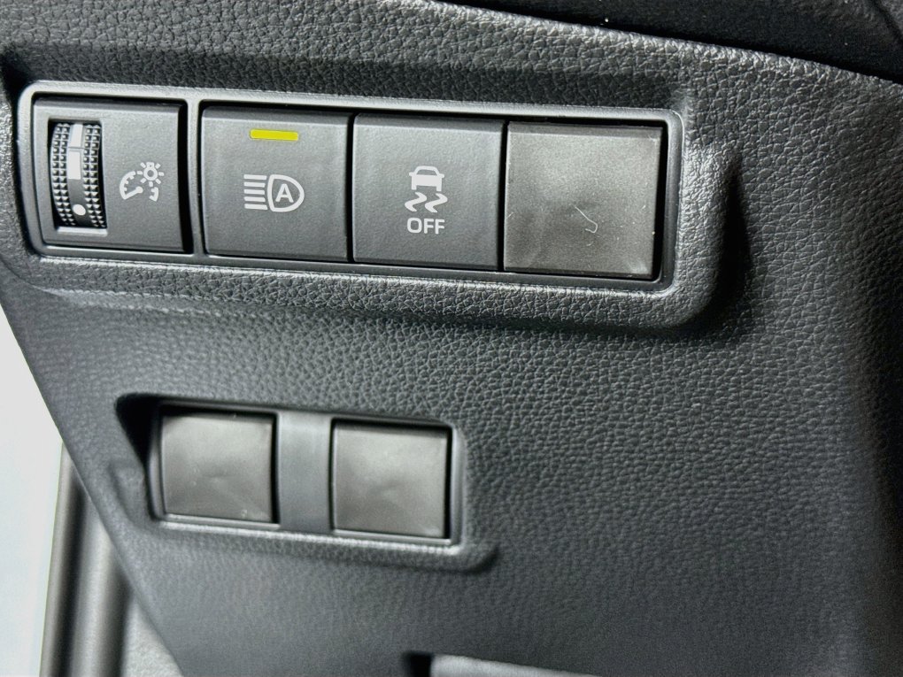 Used 2026 Toyota Corolla Cross LE FWD image 15