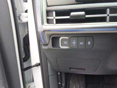 Used 2025 Hyundai Santa Fe Limited image 19