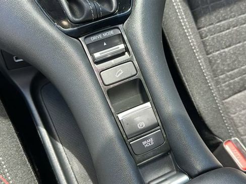 Used 2023 Honda HR-V LX image 18