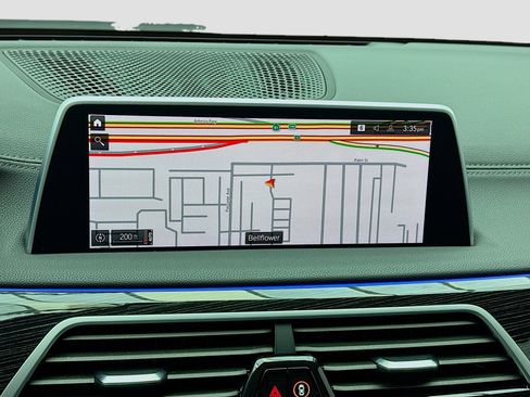 Used 2022 BMW 740i w/ M Sport Package image 9