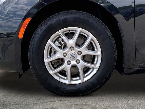 Certified 2023 Chrysler Voyager LX FWD image 8