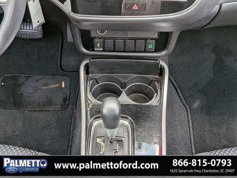 Used 2020 Mitsubishi Outlander ES AWD/4WD image 18