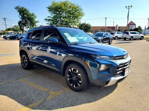 Used 2021 Chevrolet TrailBlazer LT w/ Convenience Package FWD image 3