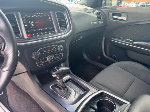 Used 2018 Dodge Charger R/T Scat Pack w/ Beats Audio Group RWD image 18