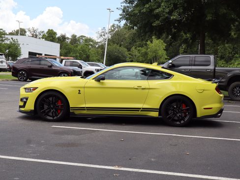 Used 2021 Ford Mustang Shelby GT500 w/ Technology Package RWD image 37