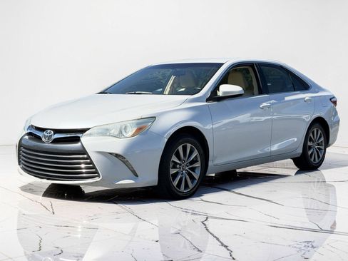 Used 2017 Toyota Camry XLE FWD image 4