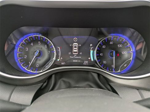 Used 2024 Chrysler Pacifica Touring-L image 28