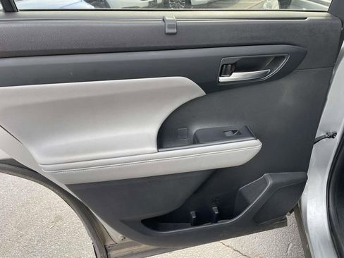 Used 2021 Toyota Highlander XLE image 20