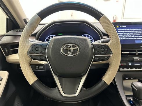 Used 2019 Toyota Avalon Limited image 18