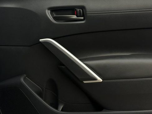 Used 2024 Toyota Corolla Cross AWD Hybrid w/ Moonroof Package image 18