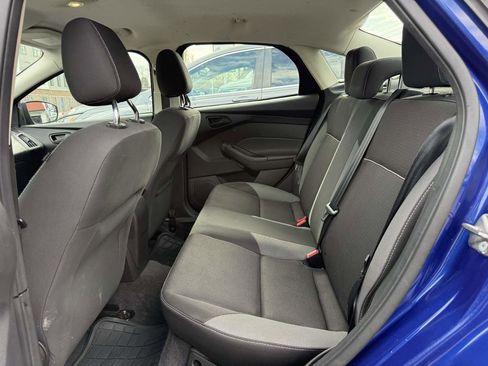 Used 2012 Ford Focus SE w/ SE Winter Pkg image 11