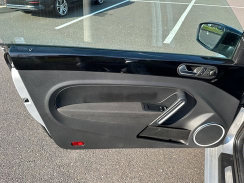 Used 2012 Volkswagen Beetle Turbo FWD image 10